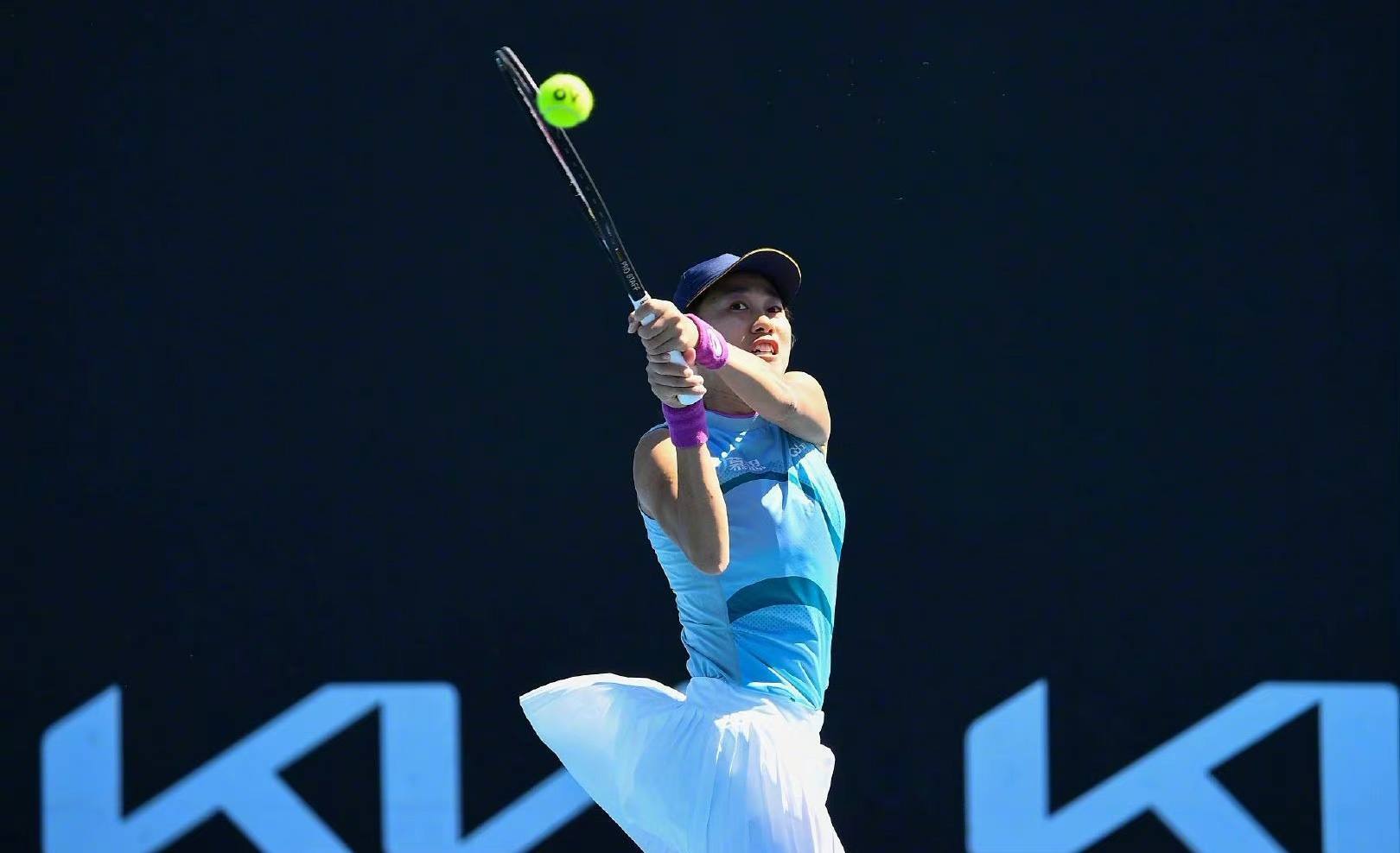 带有明显的 带有明显的